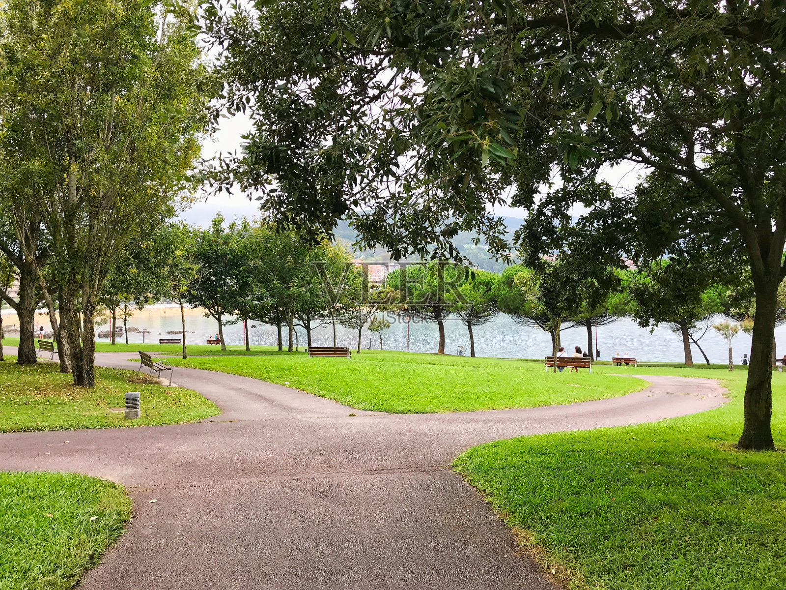 日落时美丽的海滨公园照片摄影图片