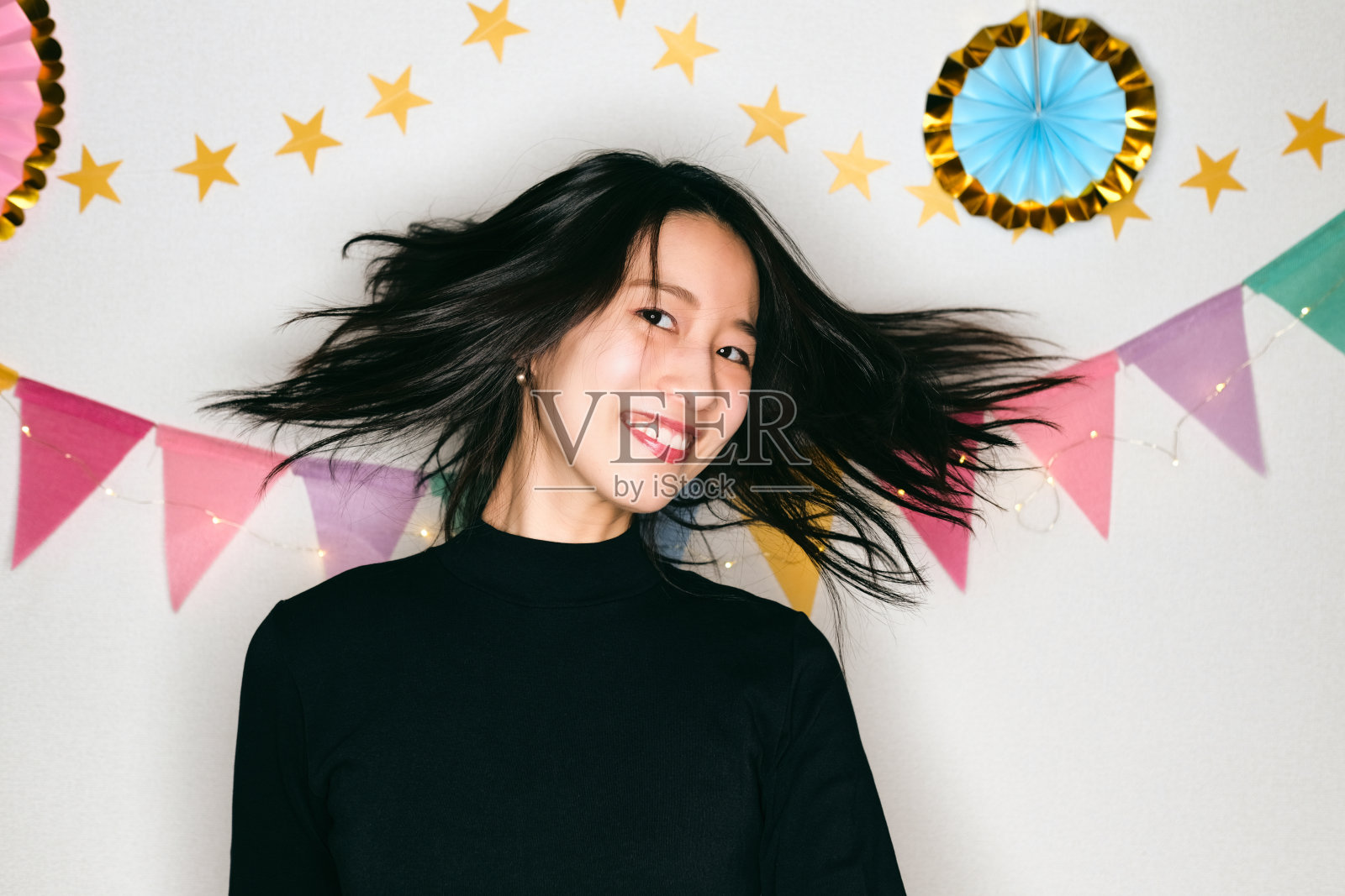 装饰墙上的女人肖像照片摄影图片