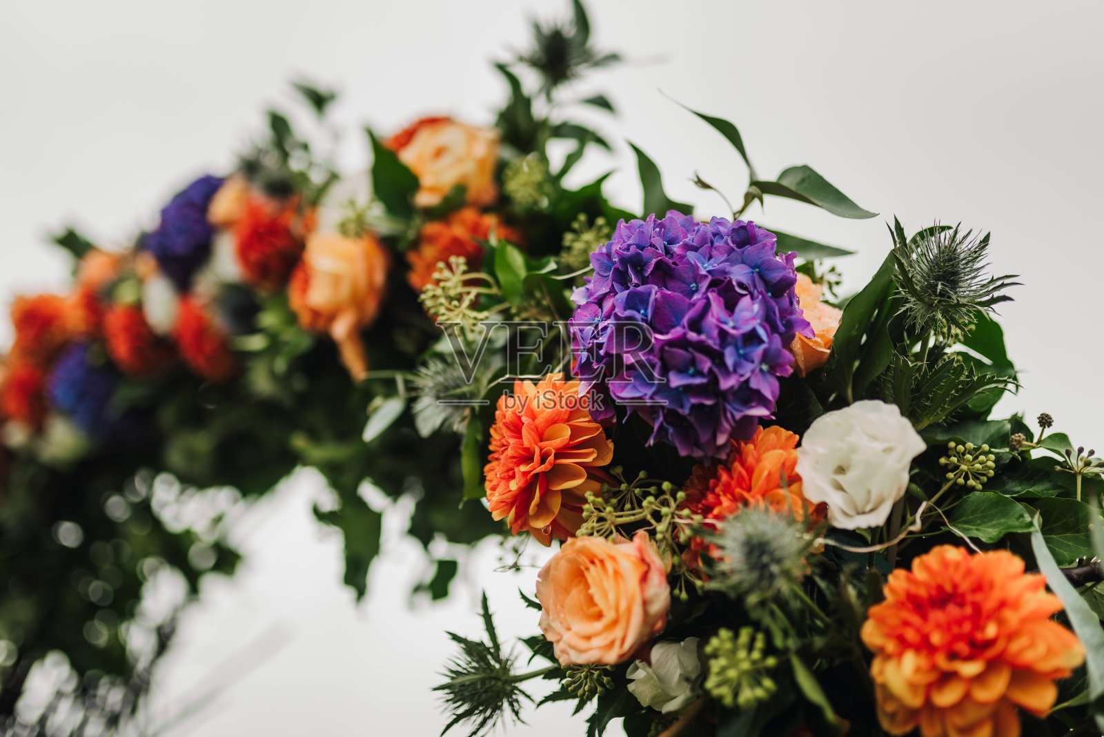 漂亮的圆形婚礼拱门细节。照片摄影图片