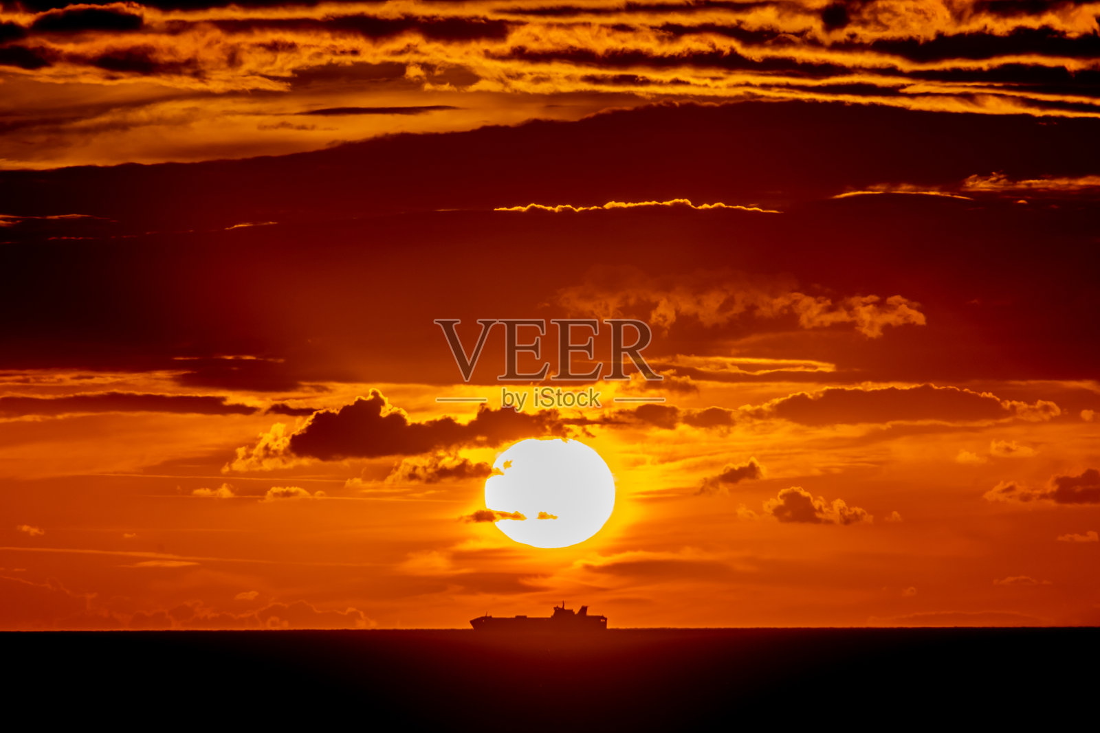 海上日出照片摄影图片