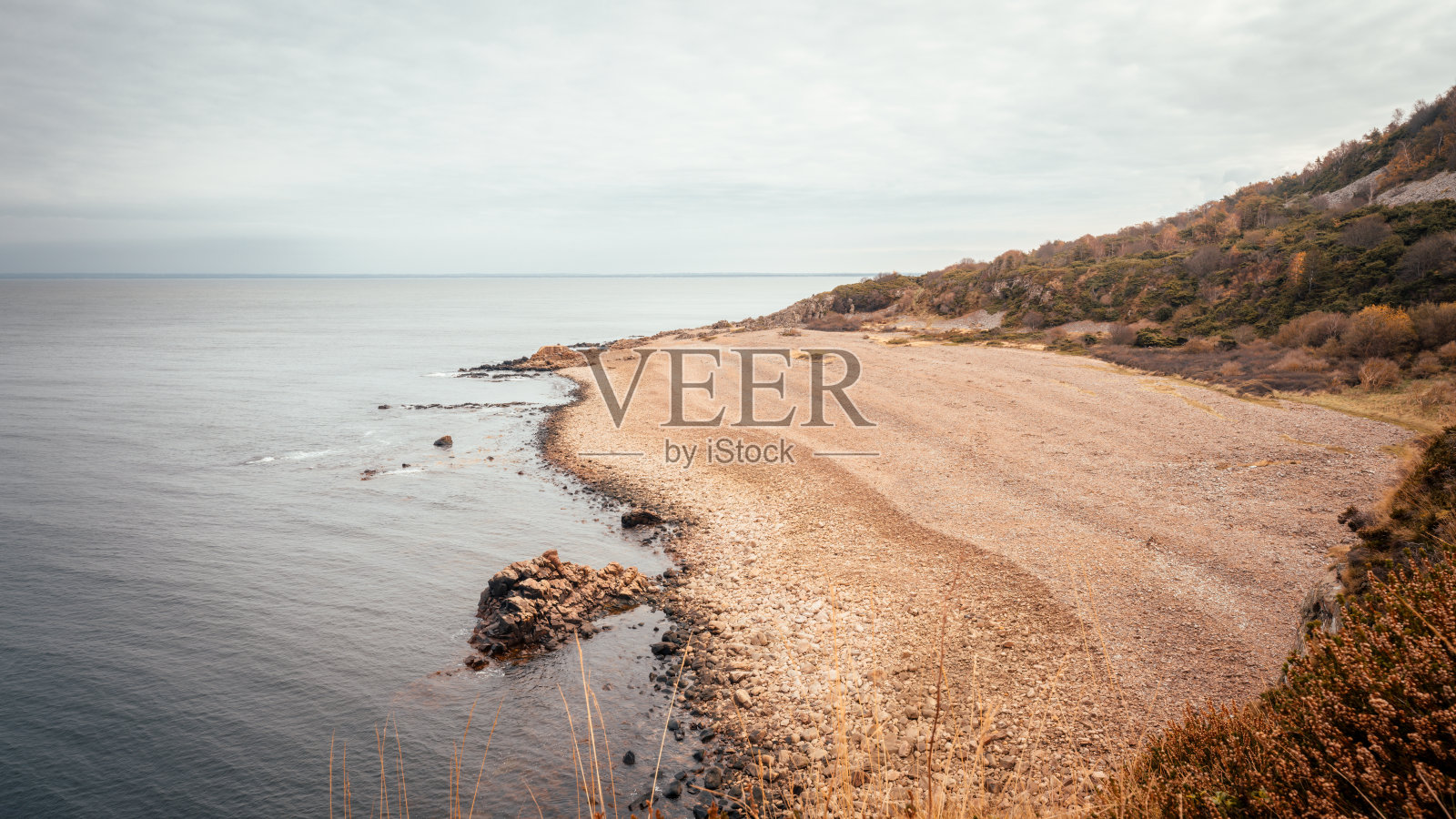 瑞典霍夫斯哈拉自然保护区,一个多云的秋日。远足和登山的热门目的地。照片摄影图片