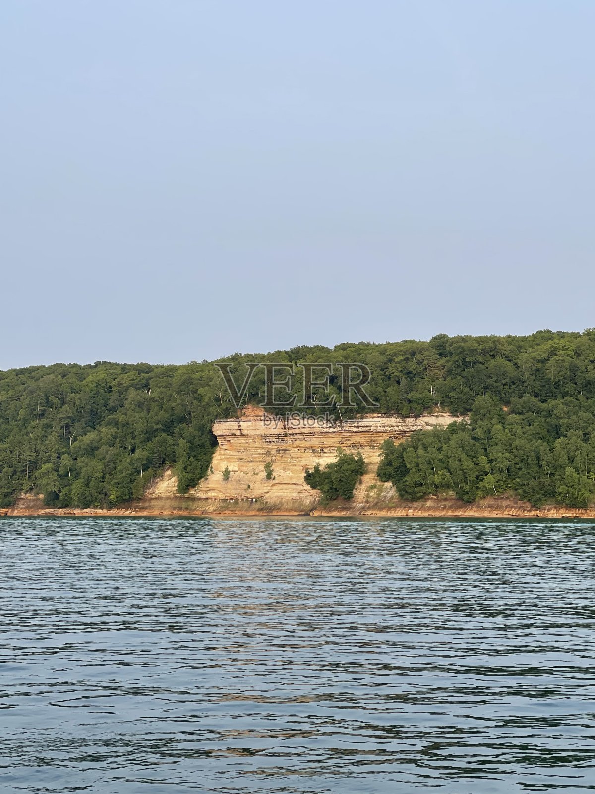 图为岩石国家湖滨悬崖照片摄影图片