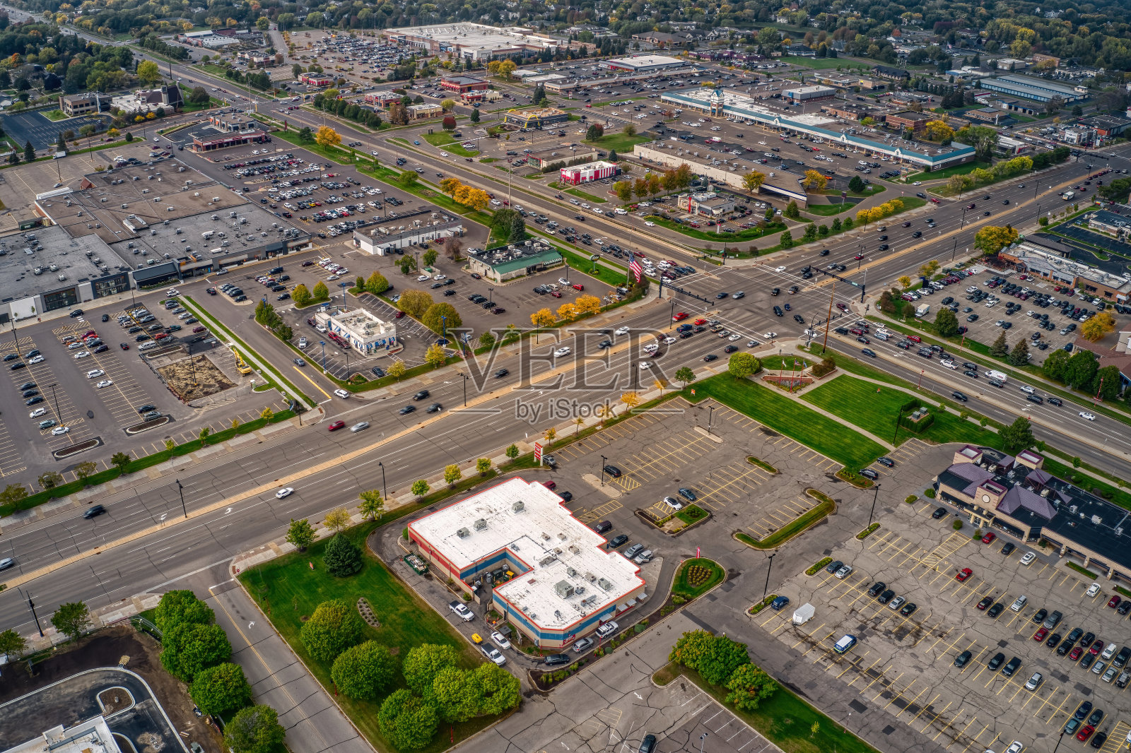 俯瞰双城外郊区的苹果谷,明尼苏达州照片摄影图片