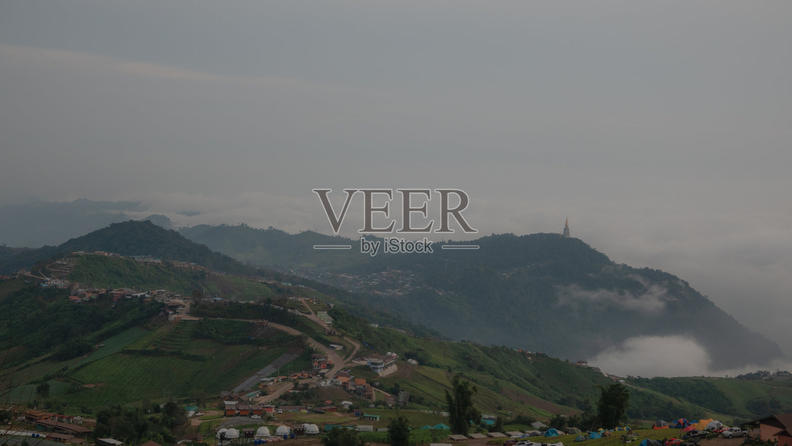 泰国碧差汶省著名的旅游景点富浴盆博克山顶露营区。2021年10月,照片摄影图片