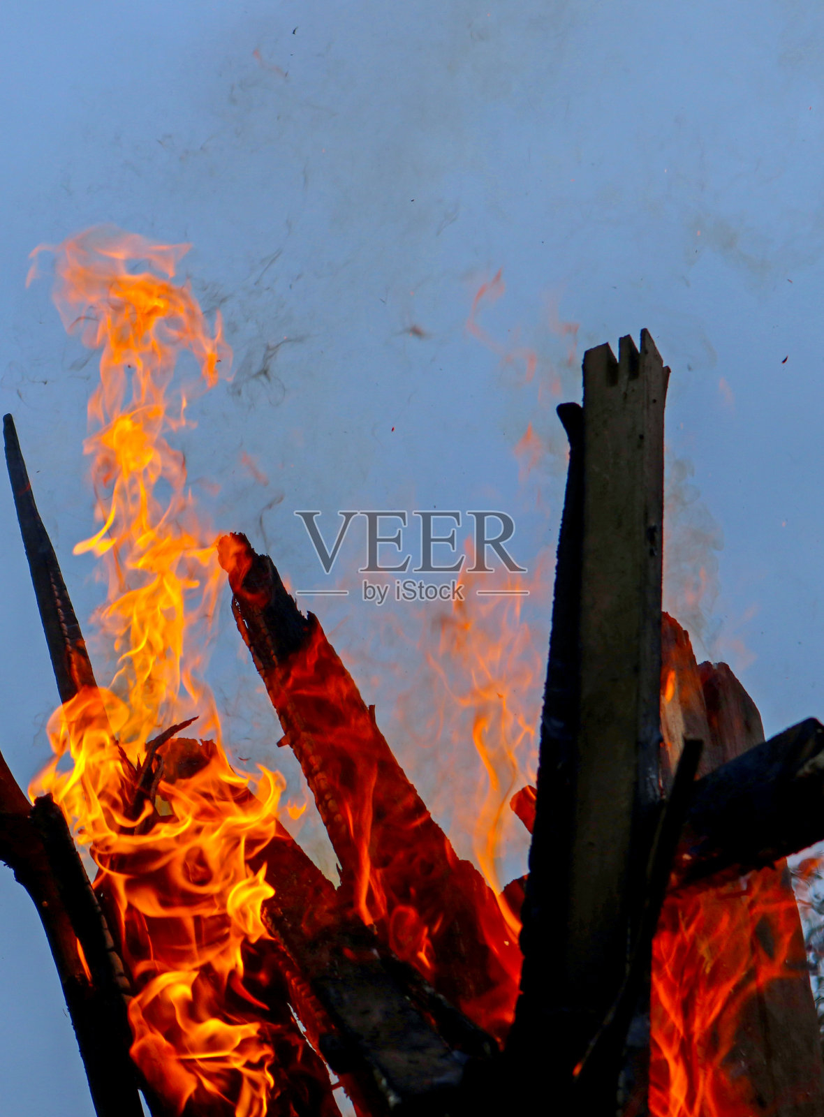 燃烧的火。照片摄影图片