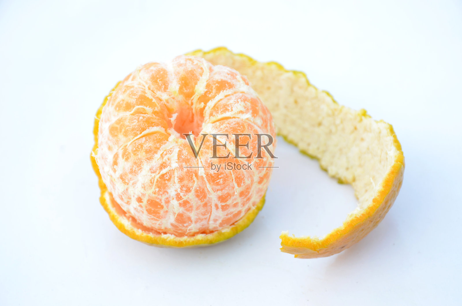 成熟的黄皮桔孤立在白色的背景。照片摄影图片