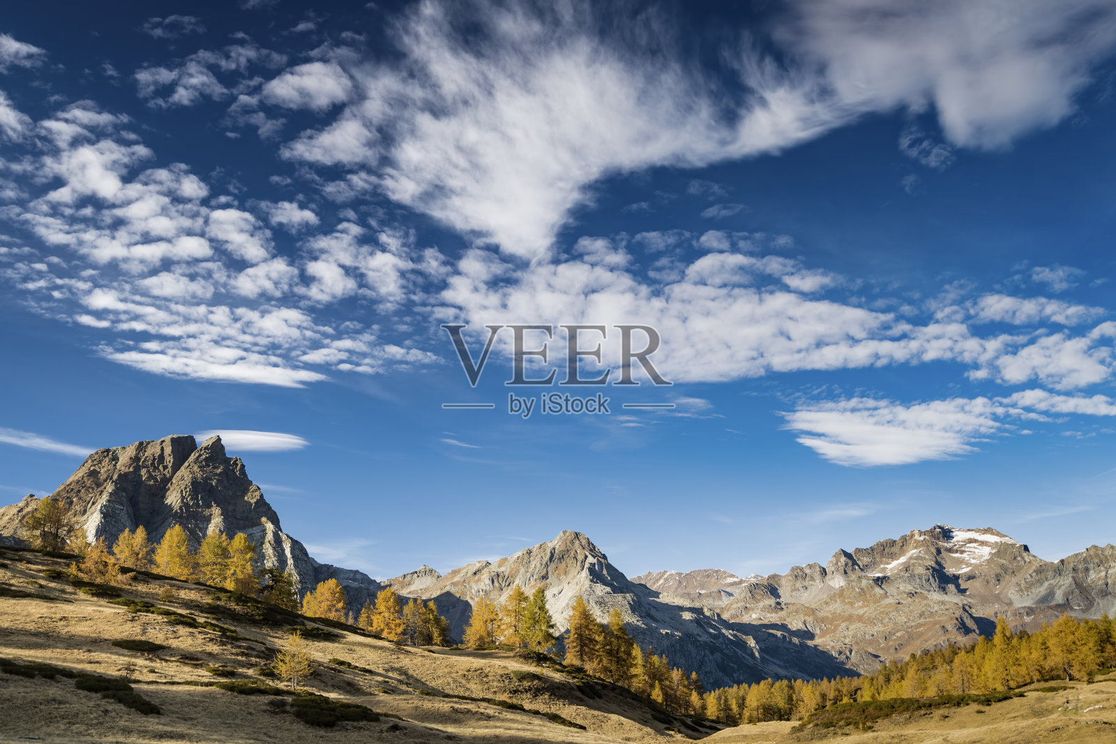 荒野的阿尔卑斯山,秋天的风景照片摄影图片