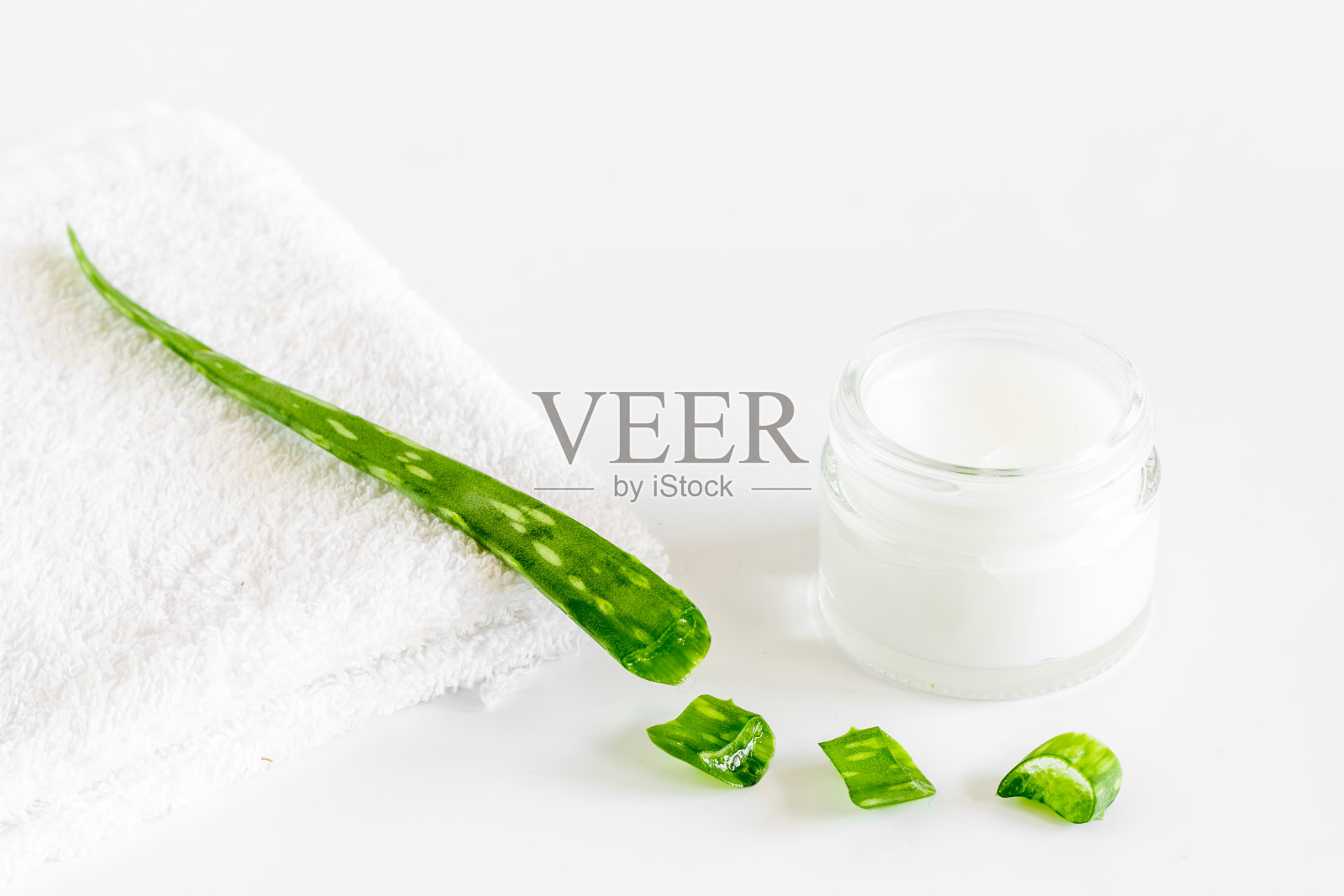 化妆品用芦荟植物。草药护肤霜照片摄影图片