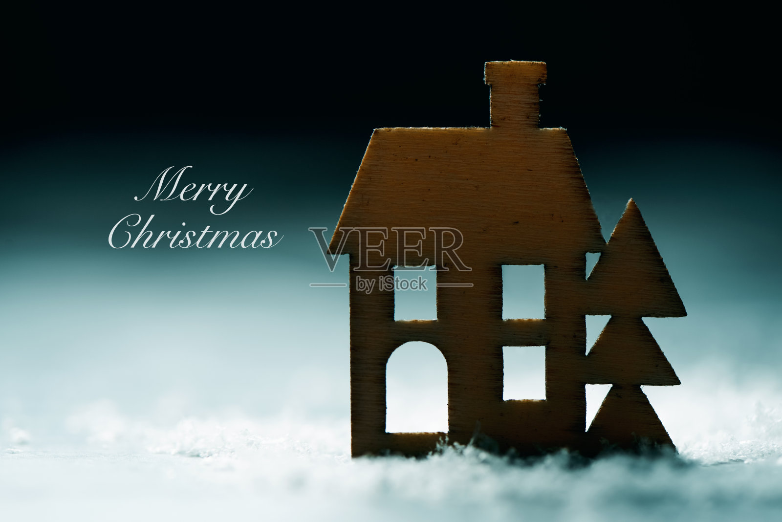 发短信祝你圣诞快乐,雪上有座房子照片摄影图片