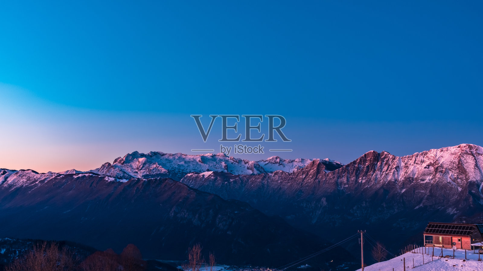 朱利安阿尔卑斯山冬季的日落照片摄影图片