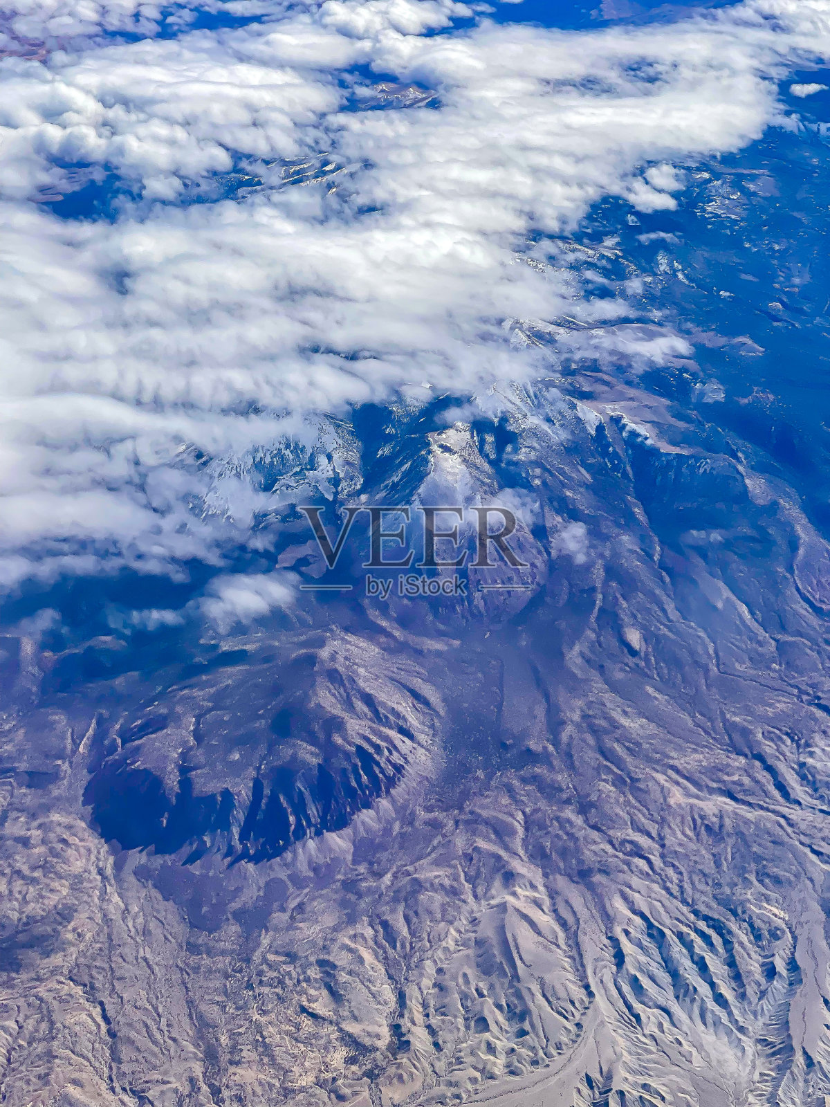 盐湖城附近山脉的天空视图照片摄影图片