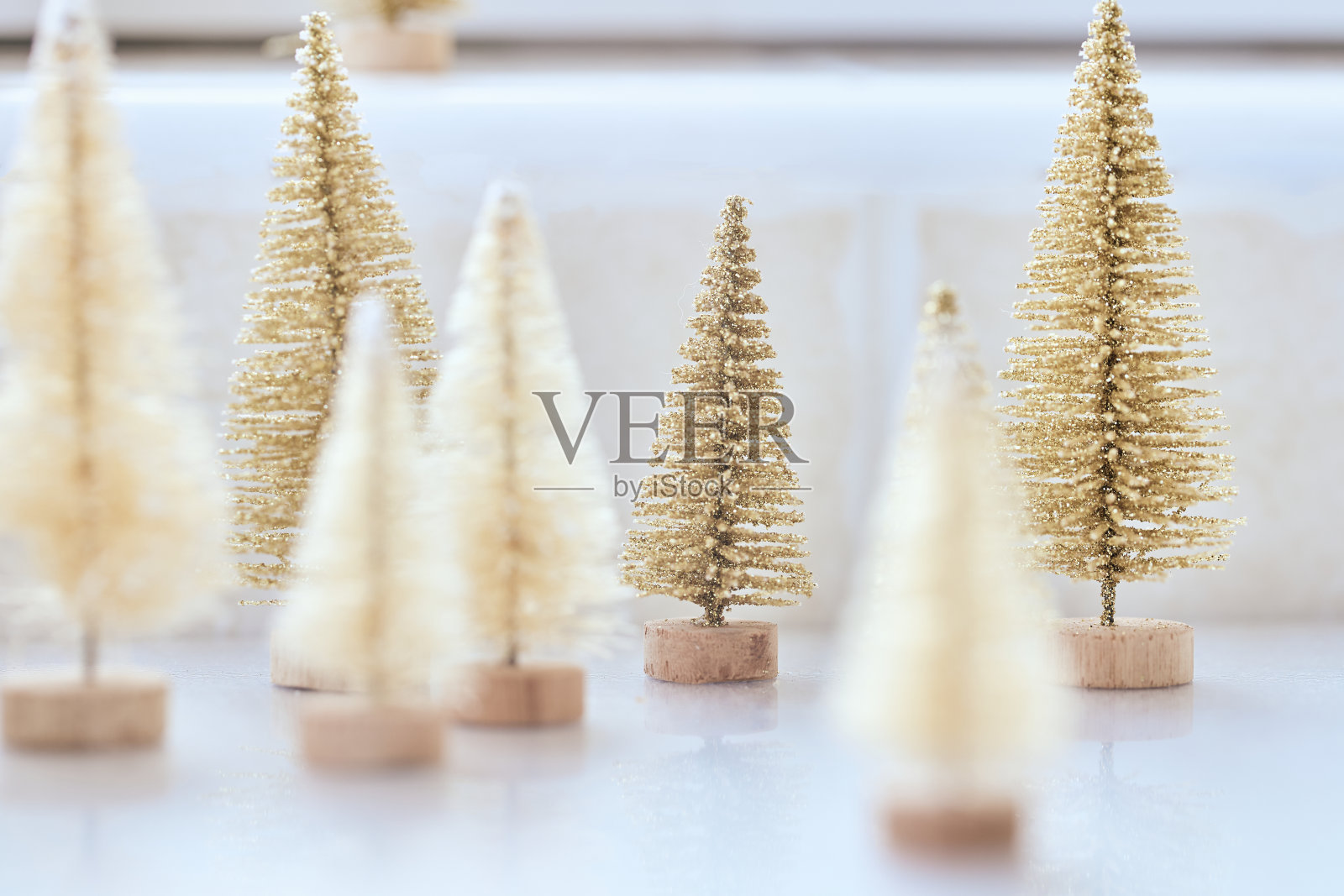 松树模型森林由简单的环保材料制成照片摄影图片