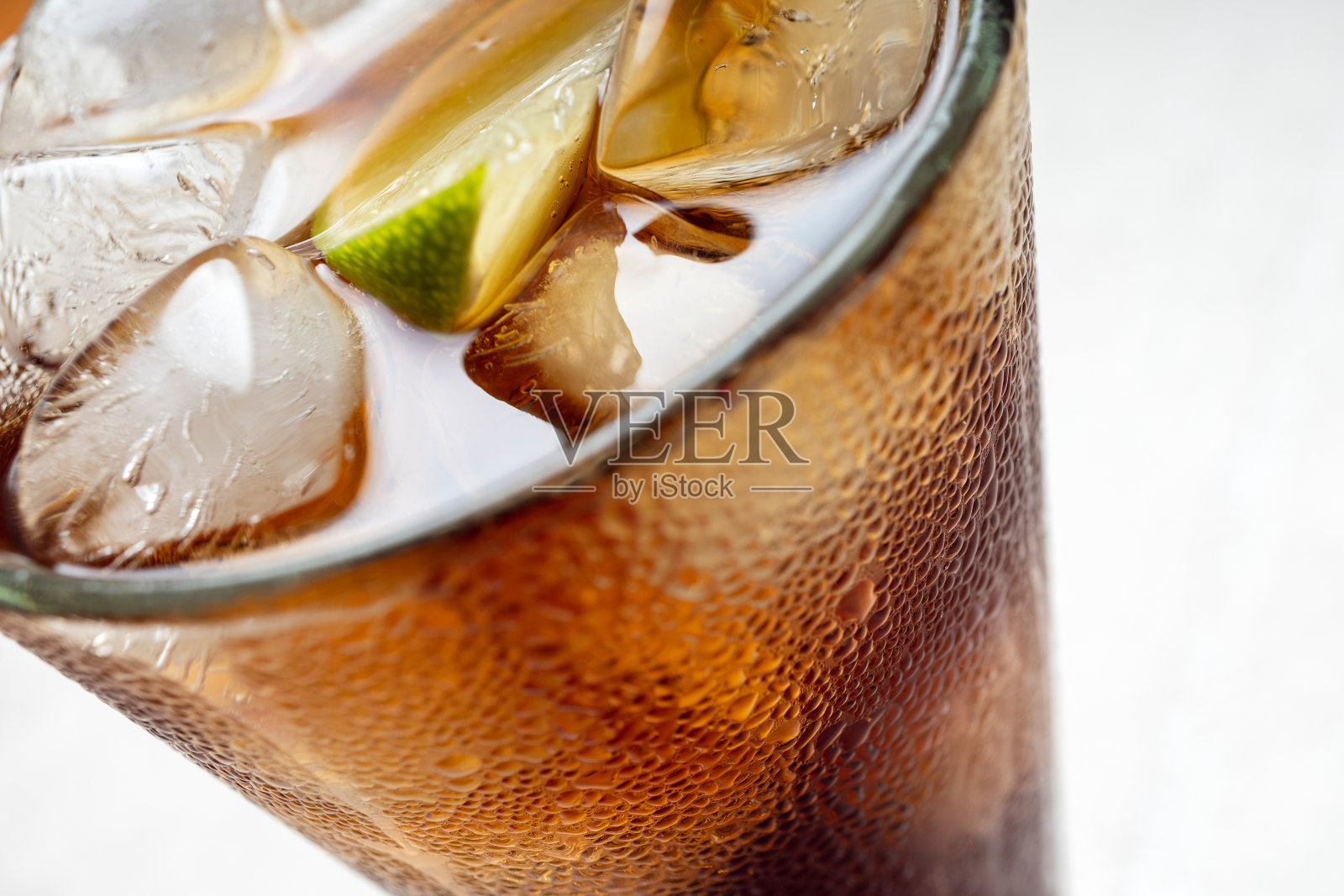 酒精鸡尾酒古巴自由或长冰茶照片摄影图片