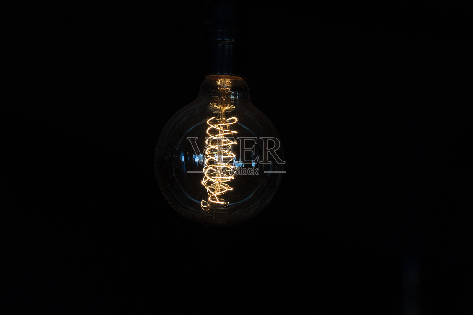 灯泡细节隔离在黑色上照片摄影图片