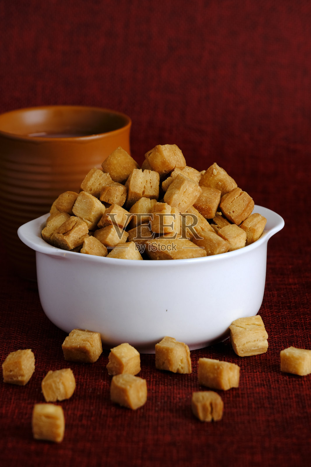 传统的印度马哈拉施特拉邦自制的甜零食,在印度排灯节准备。照片摄影图片