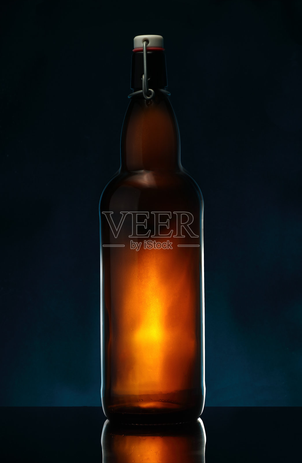 空白年份啤酒瓶照片摄影图片