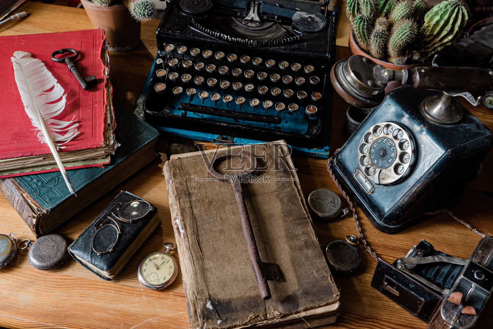 古董书桌,古色古香的房子照片摄影图片