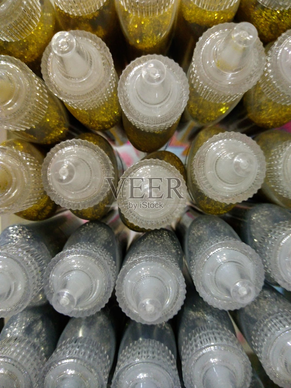 五颜六色的笔,充满了彩虹般的色彩,破坏了眼睛照片摄影图片