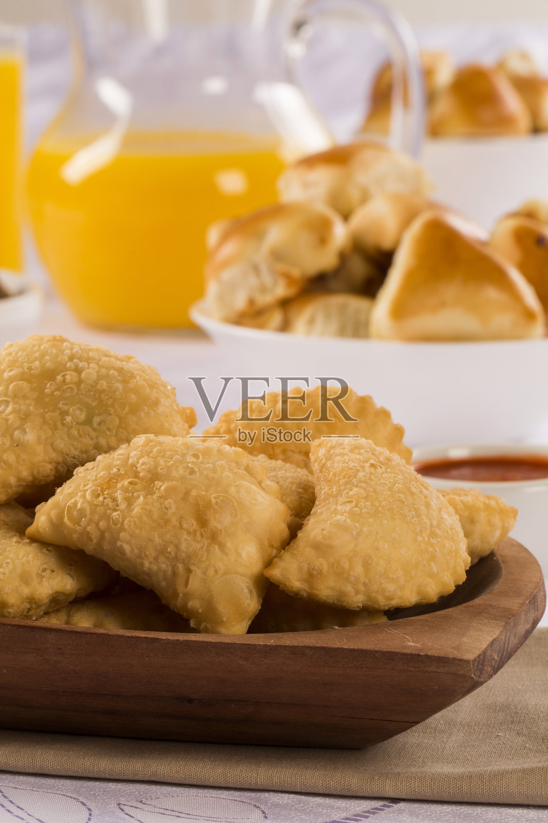 巴西的零食。棕榈糕点。柔和的de palmito。照片摄影图片