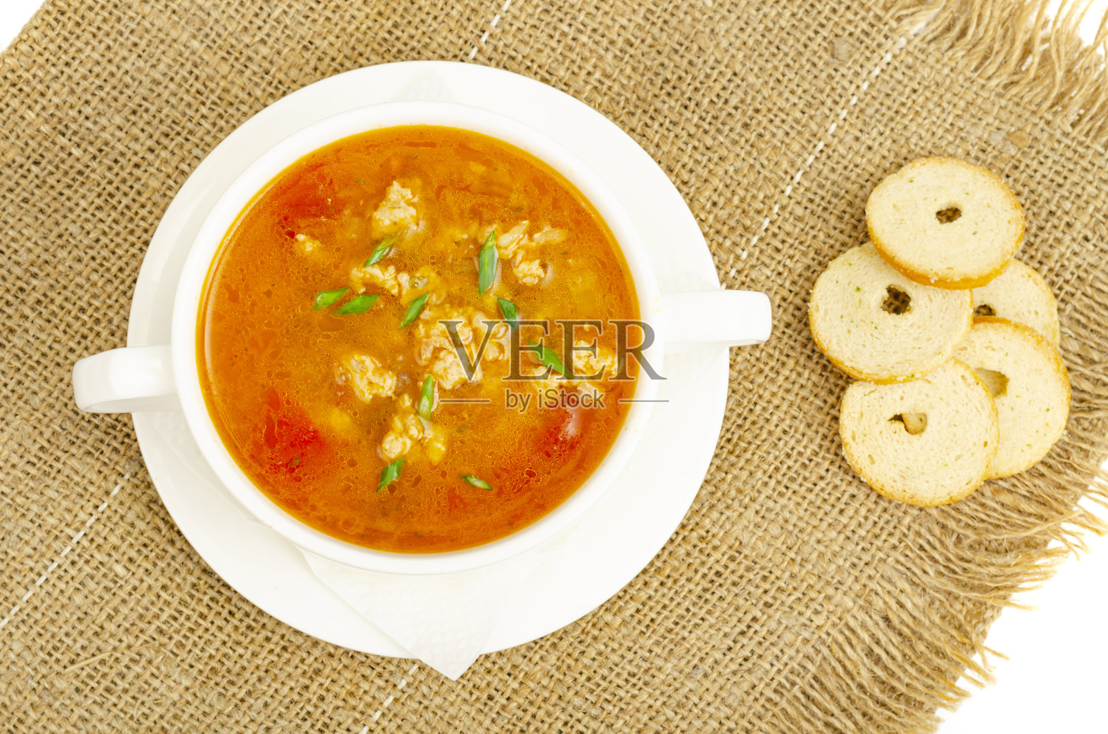 厚厚的自制蔬菜汤,里面有米饭、南瓜和西红柿照片摄影图片