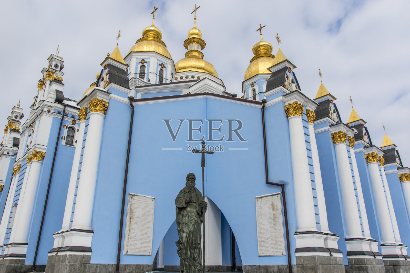 欧洲乌克兰基辅淡蓝色圣迈克尔修道院的正面照片摄影图片