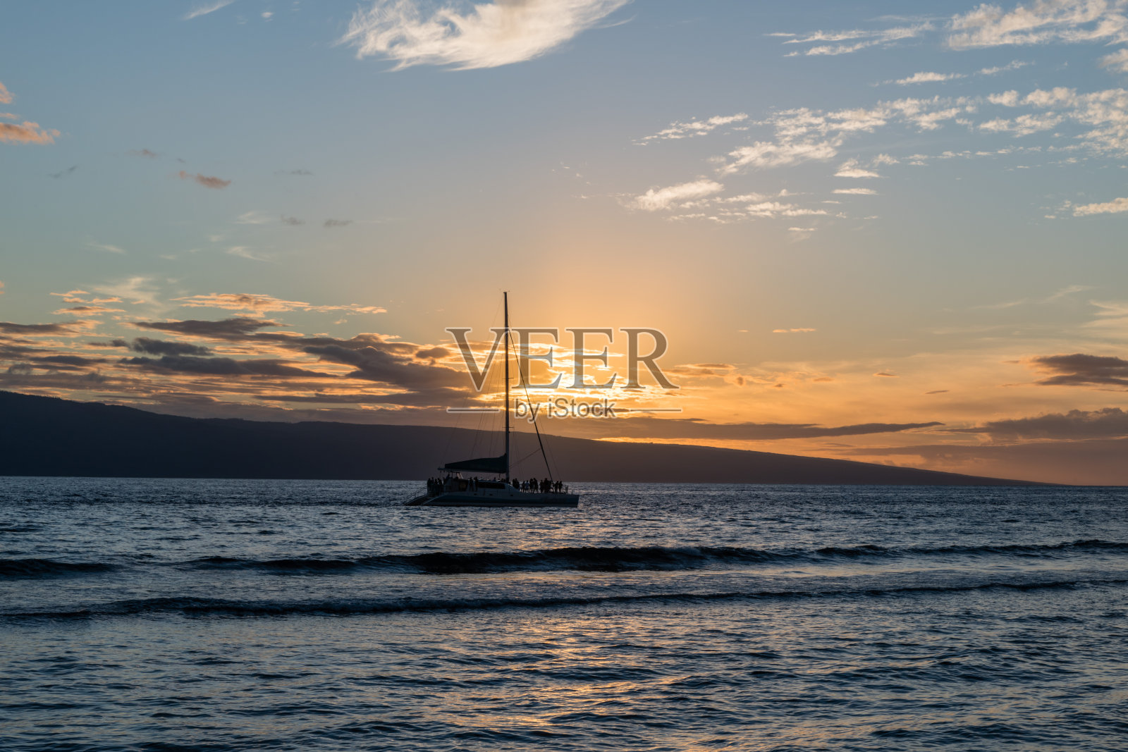 美丽的毛伊岛日落,落日在拉奈岛,夏威夷照片摄影图片