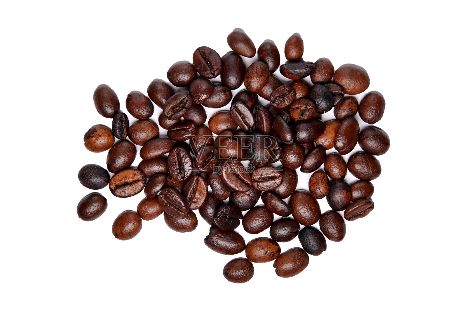 烘烤的咖啡豆从上面堆在白色的背景和剪切路径包括照片摄影图片