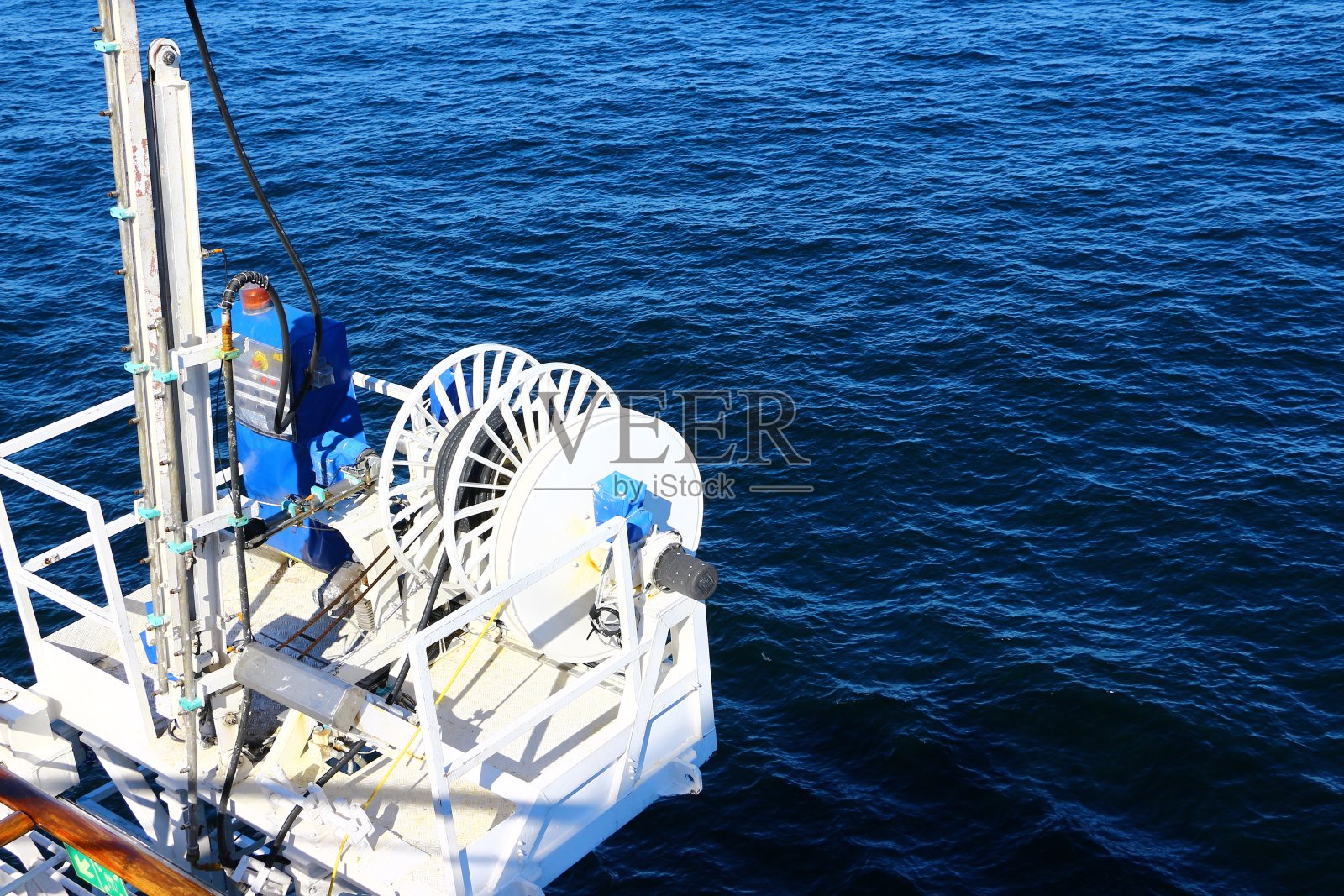 晴朗的春天,波罗的海照片摄影图片