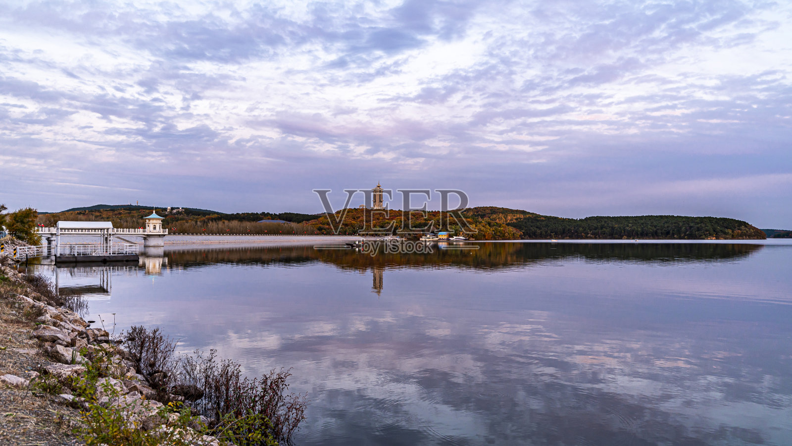 中国长春净月潭国家森林公园的秋景照片摄影图片