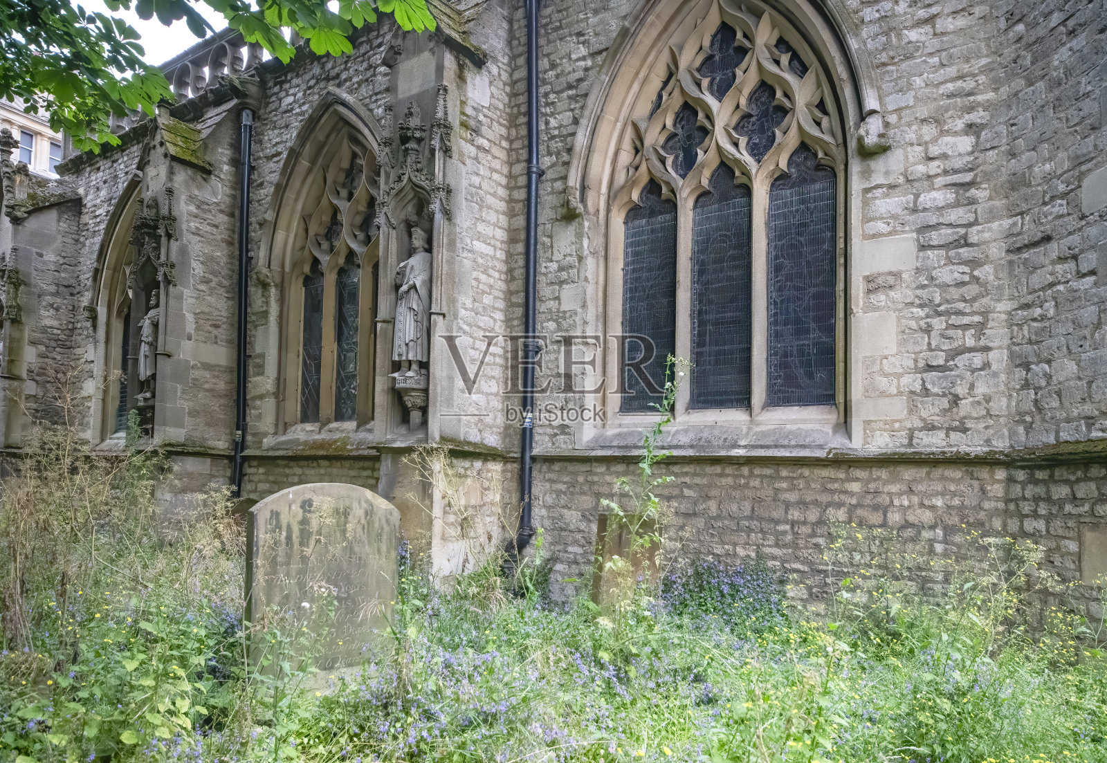 圣玛丽教堂的院子照片摄影图片