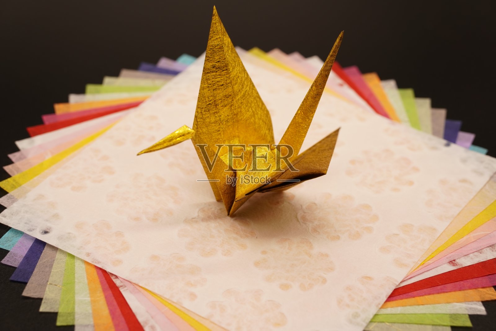 日本传统文化金纸鹤照片摄影图片