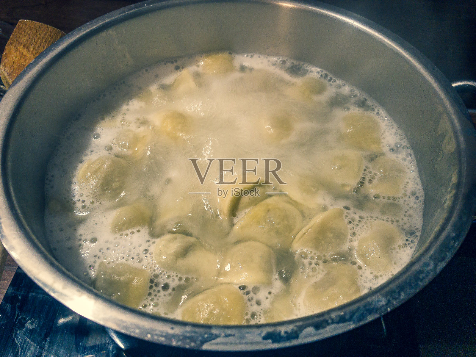 俄罗斯食物在烹饪上被称为“Pelmeni”。照片摄影图片