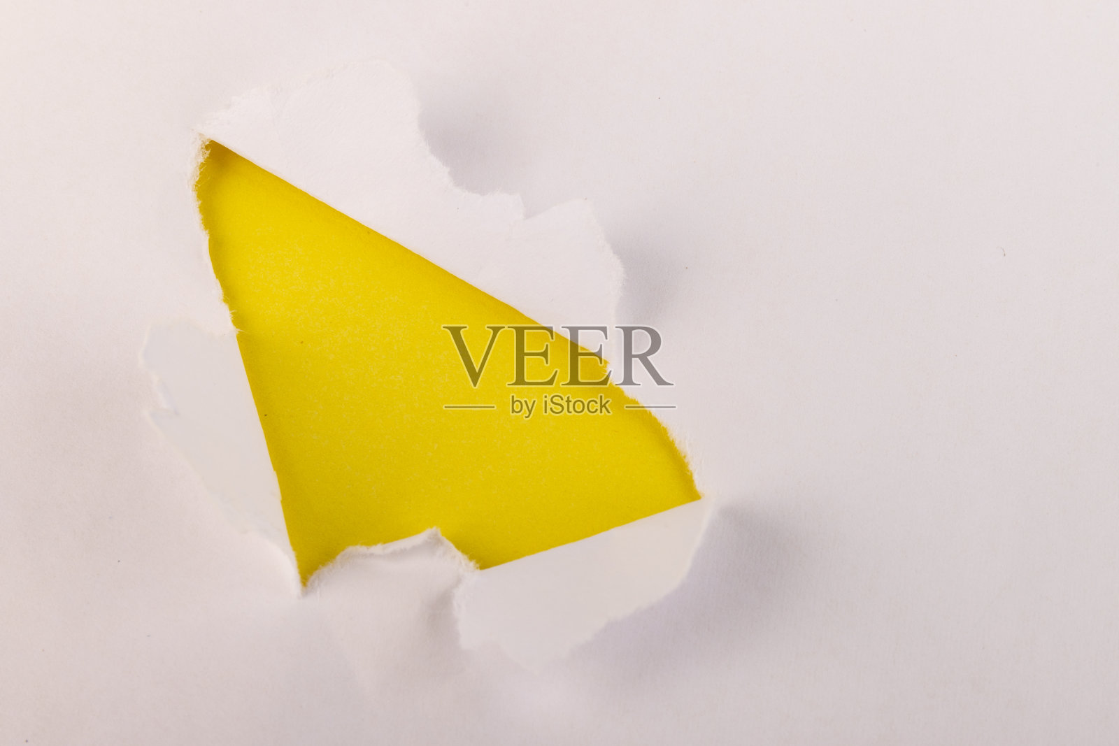 开膛纸与空间文本与黄色背景。放置文本或其他元素的概念,复制空间,模型。照片摄影图片