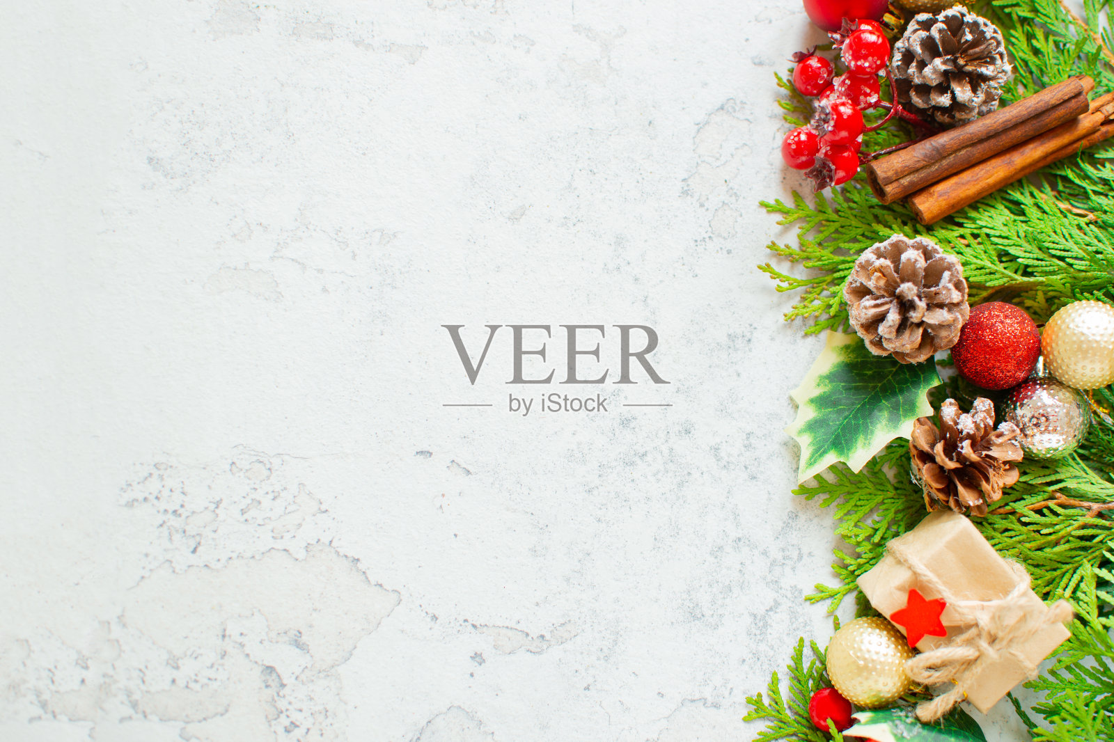 圣诞快乐背景圣诞树和装饰。庆祝冬季圣诞节。照片摄影图片