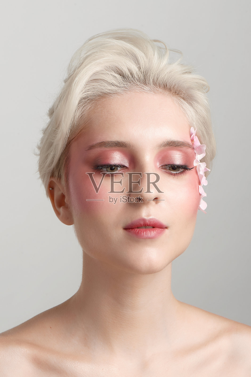 面部女性金发自然化,皮肤清澈。美portret照片摄影图片