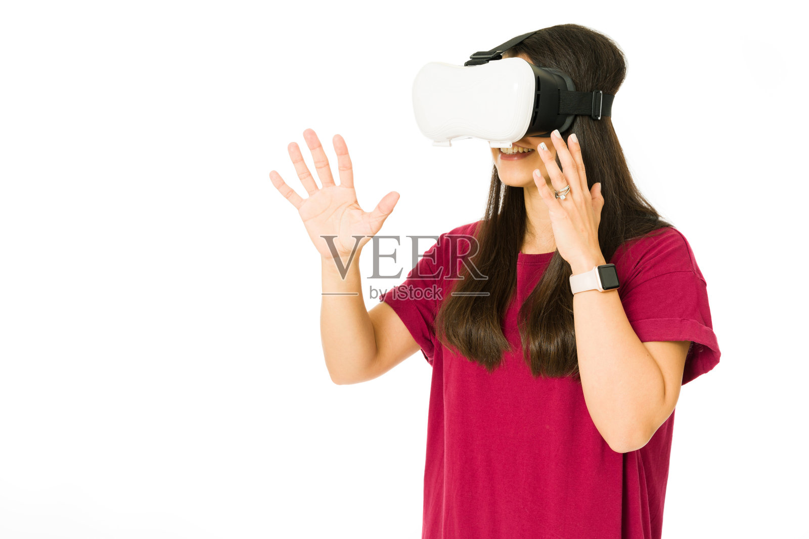 戴着VR头盔的兴奋女人照片摄影图片