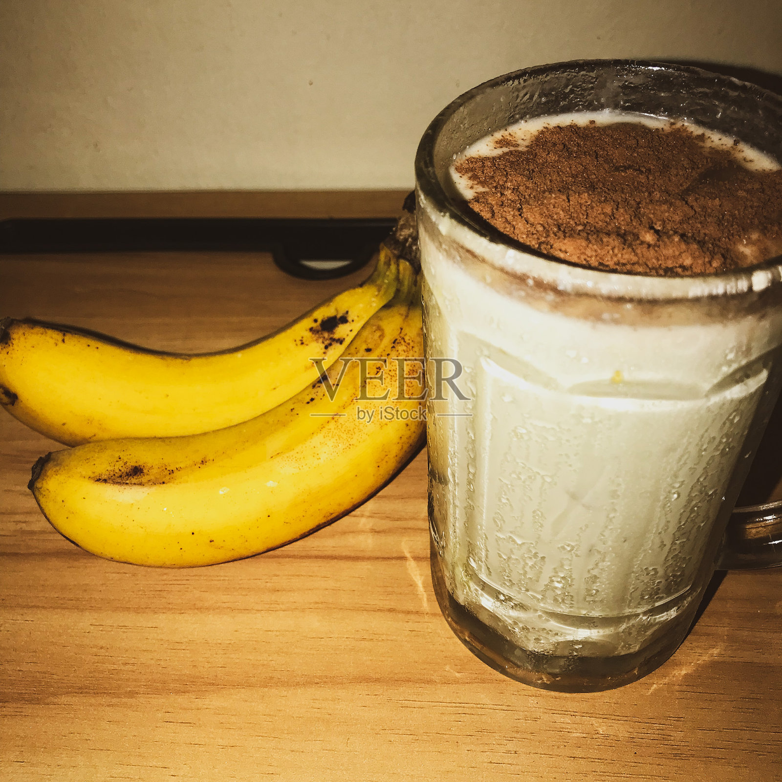 香蕉和牛奶照片摄影图片