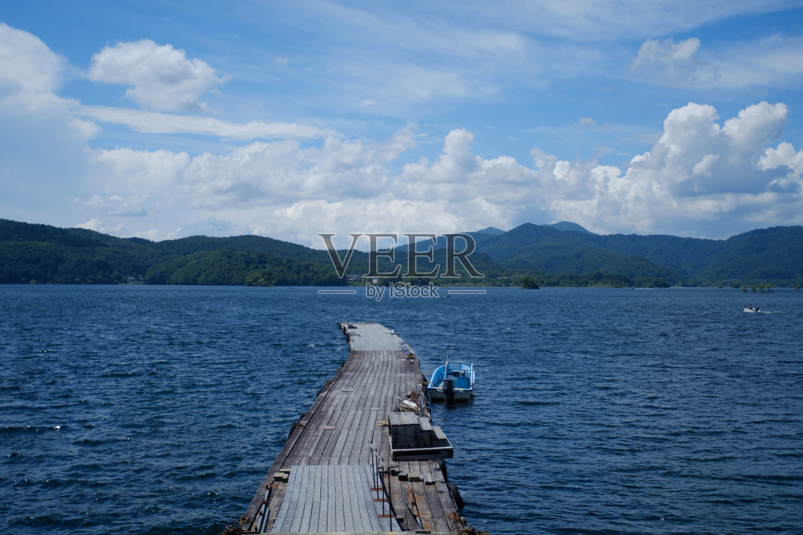 海原湖和乌拉班台的船只照片摄影图片