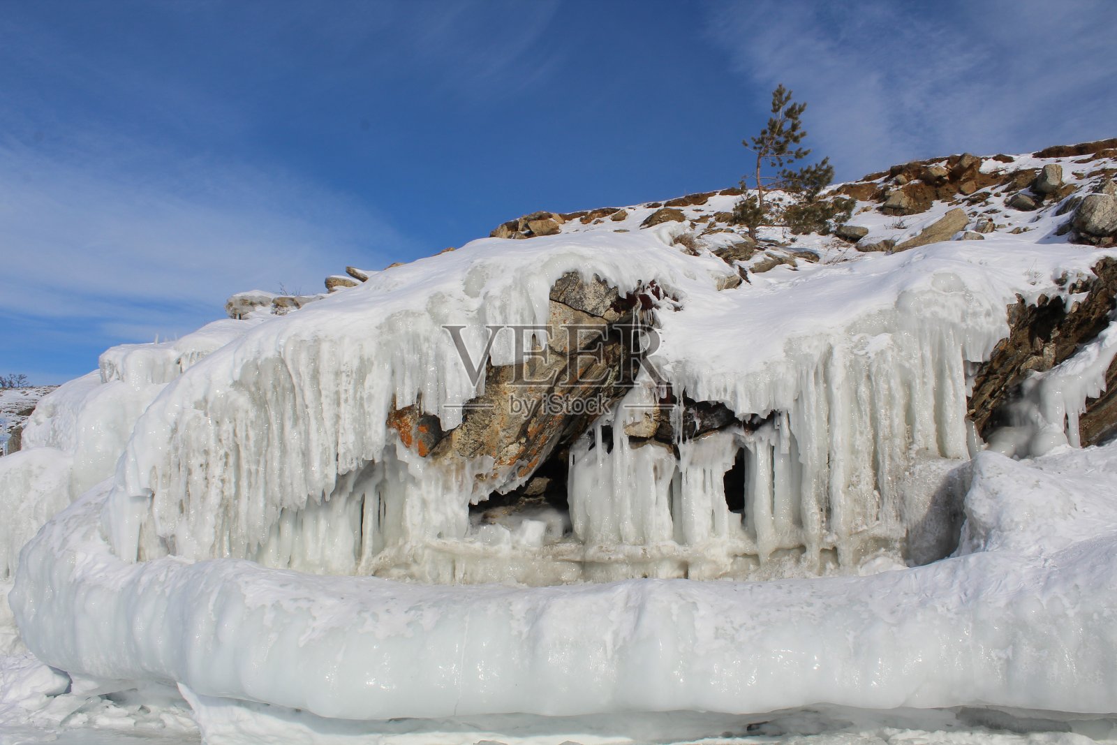 冬天的贝加尔湖,冰的形成,悬崖,雪景照片摄影图片