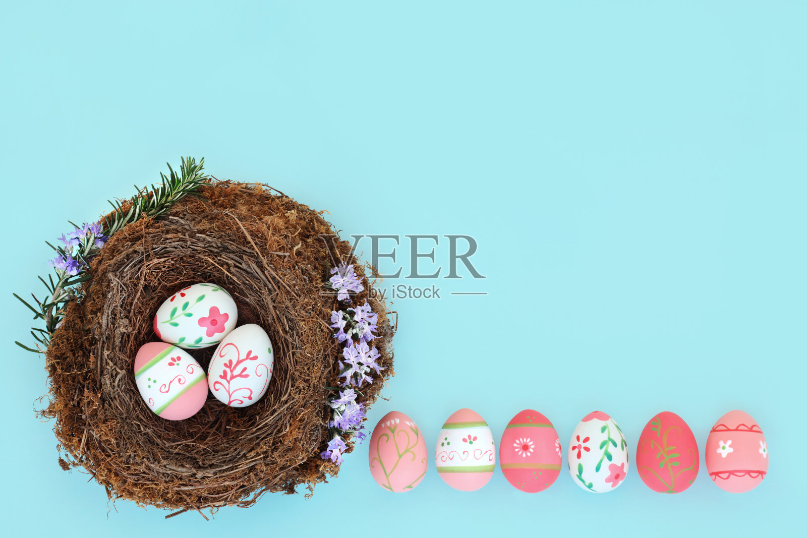 复活节彩蛋在鸟窝抽象设计照片摄影图片