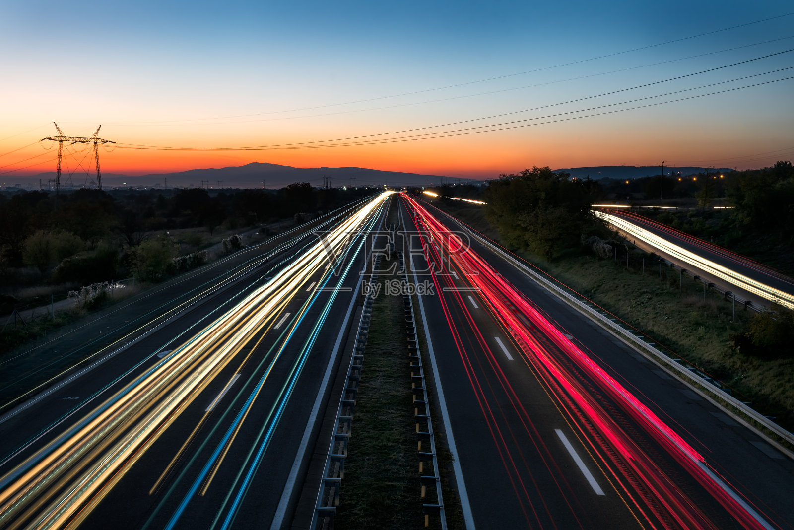 汽车光线轨迹照片摄影图片