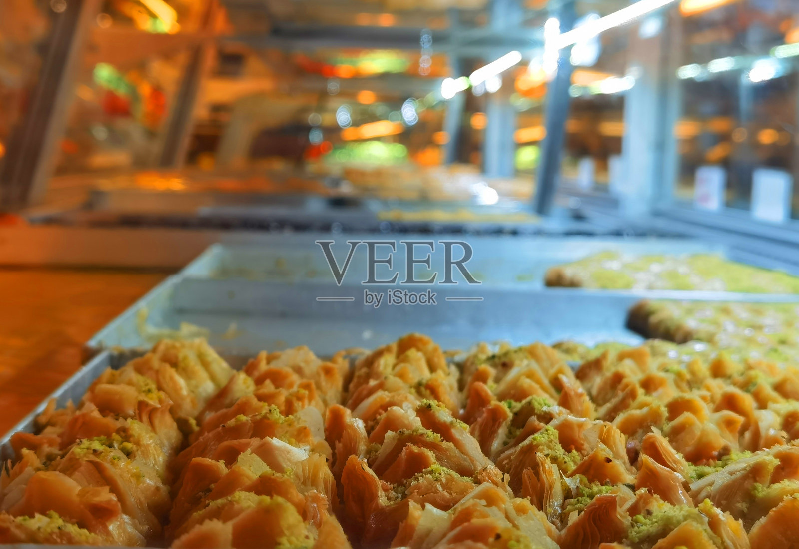 果仁蜜饯在希腊的小店面照片摄影图片