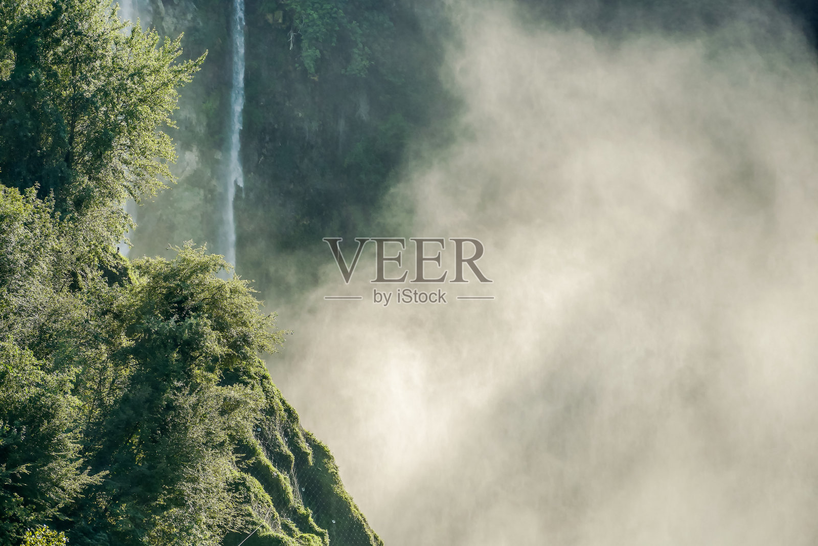 意大利翁布里亚的马莫尔瀑布照片摄影图片