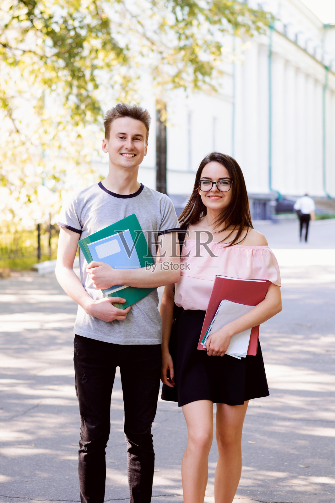 两个学生的肖像照片摄影图片