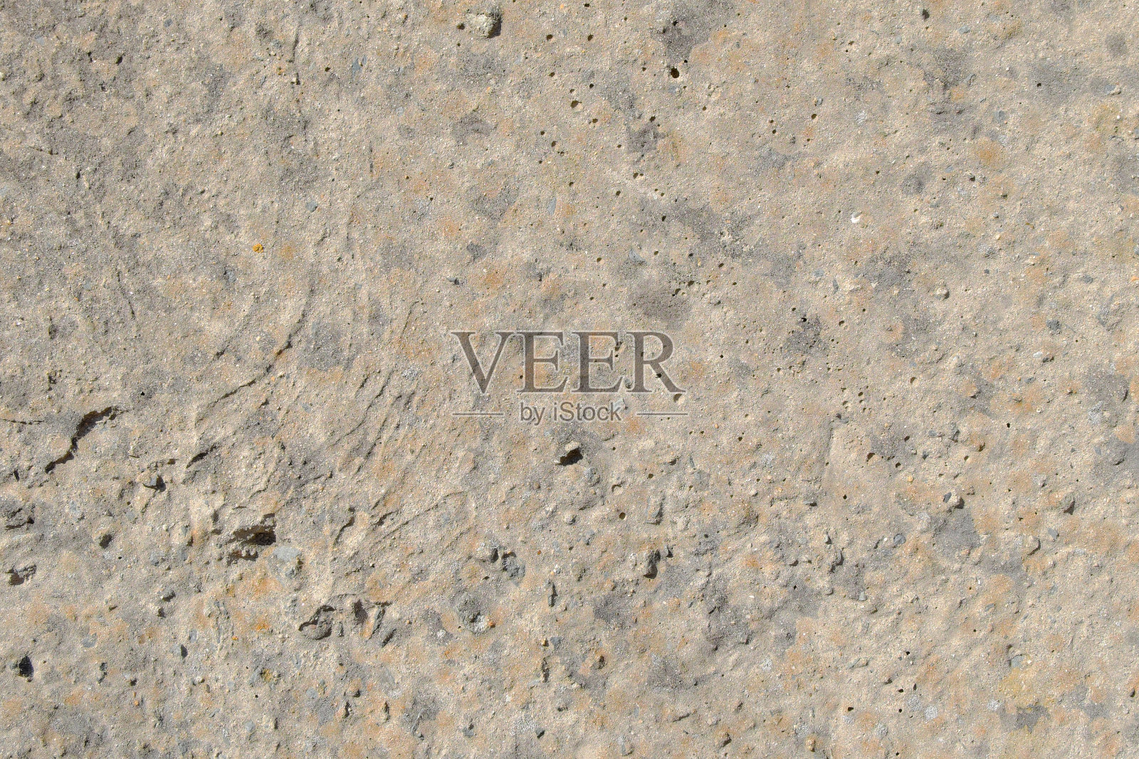 水泥墙表面粗糙不平,呈灰褐色。照片摄影图片