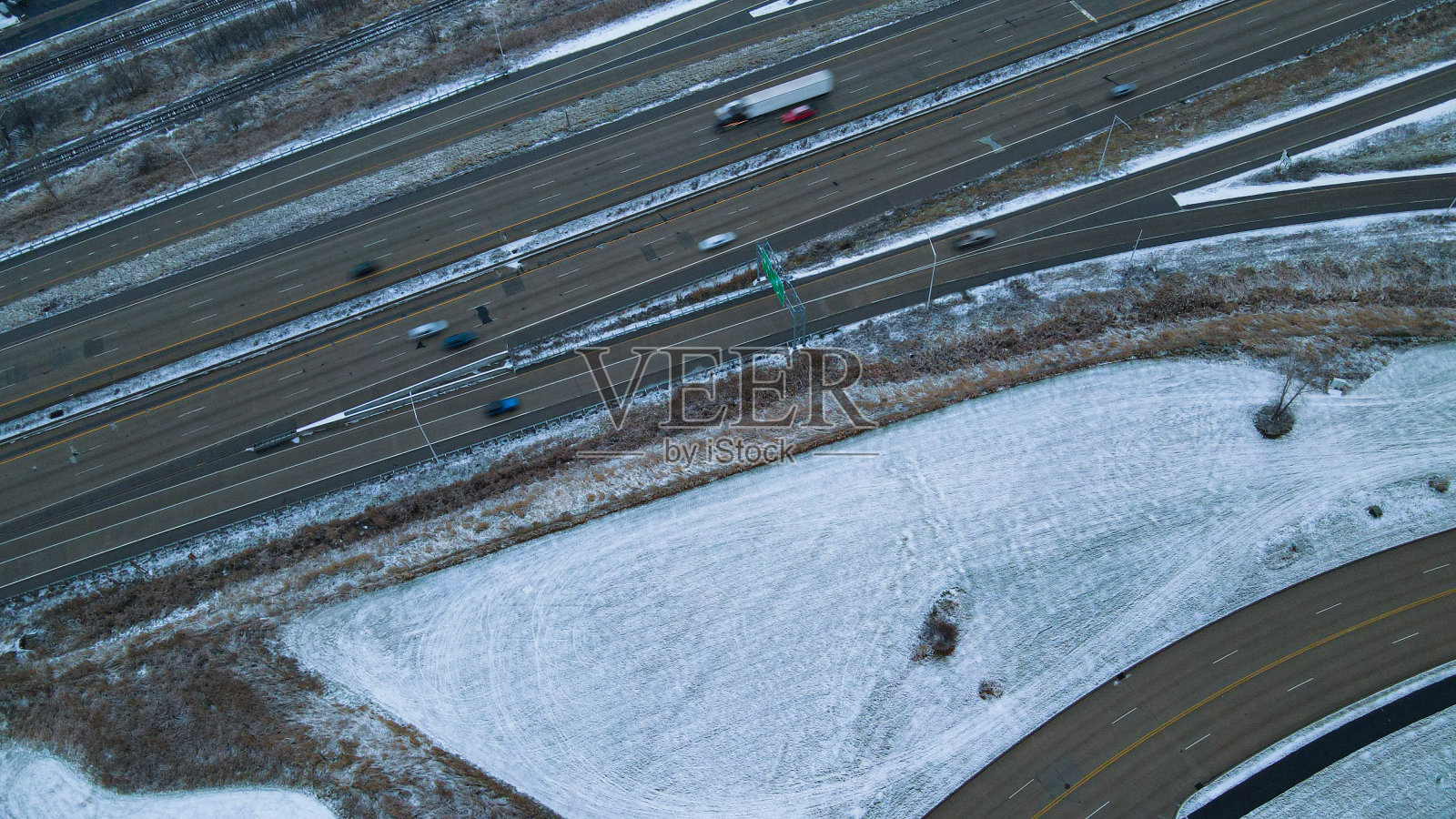 城市新鲜的雪照片摄影图片
