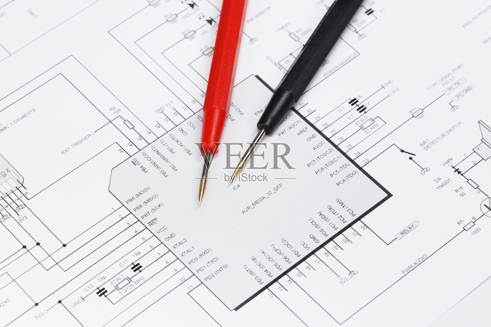 万用表探头上的一种电子装置照片摄影图片