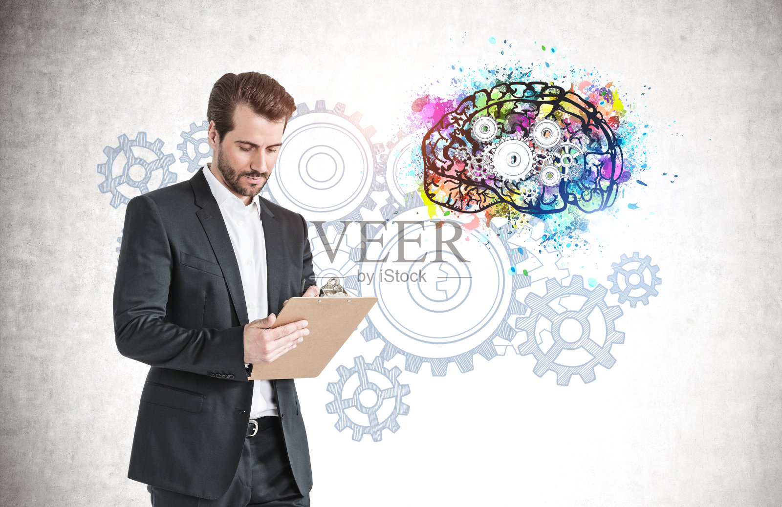 拿着写字板和大脑草图的男人照片摄影图片