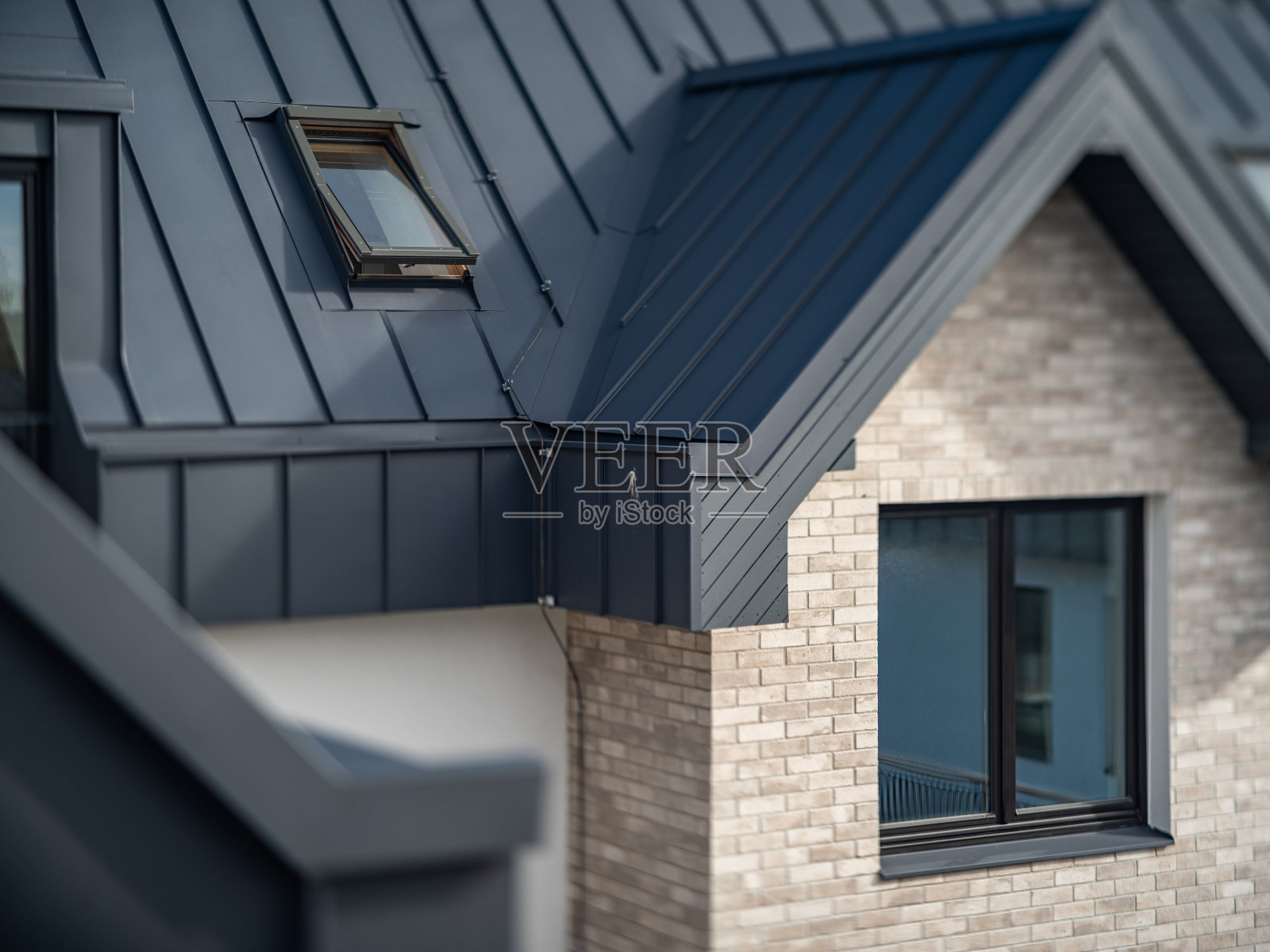 住宅联排别墅的现代外观。郊区的架构。照片摄影图片