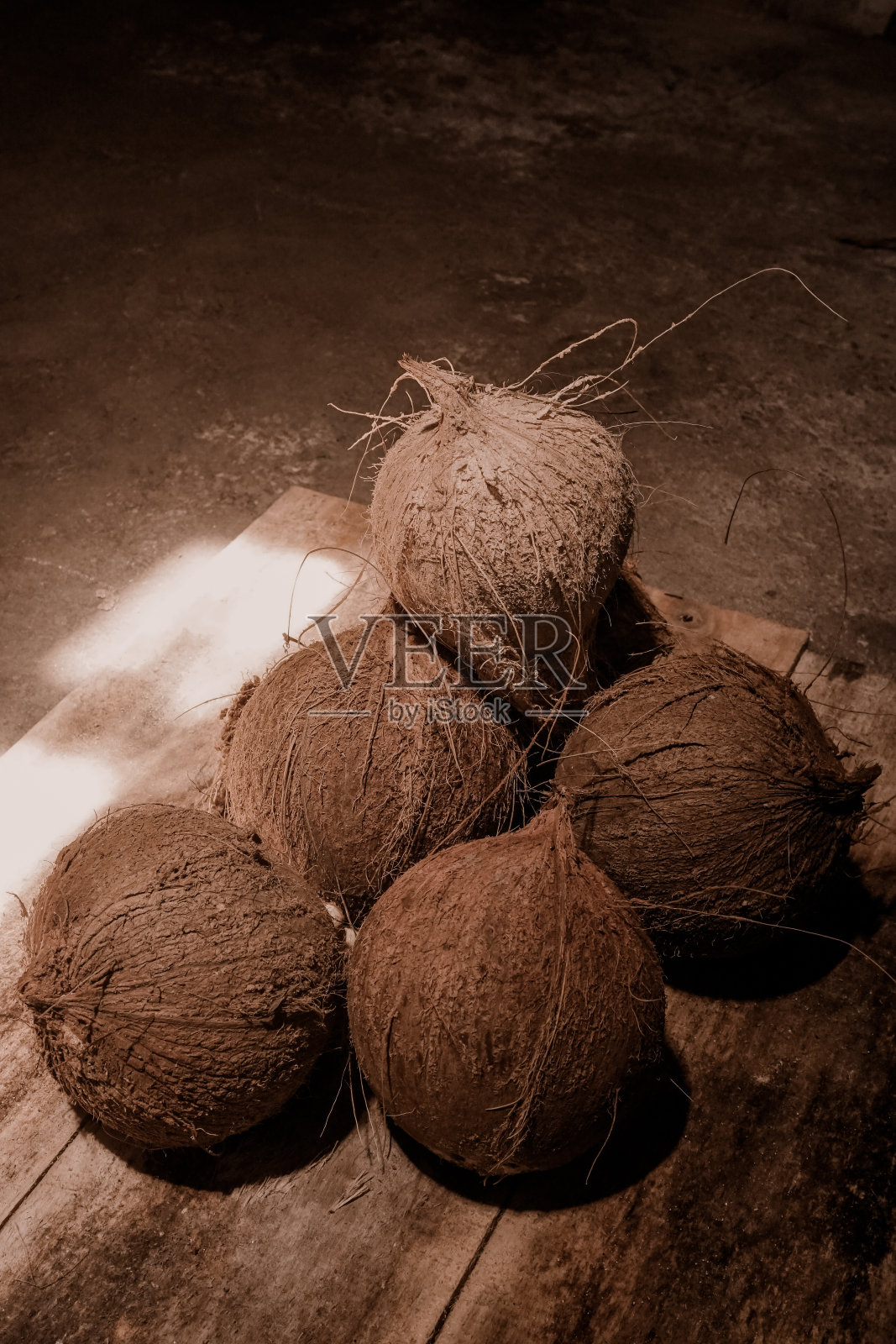 一堆没皮的椰子照片摄影图片